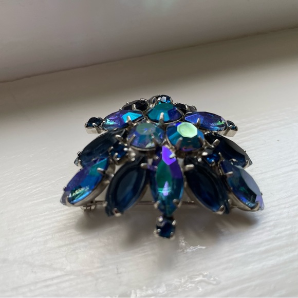 Vintage Blue and Amethyst Rhinestone 1950s Brooch - Picture 6 of 9